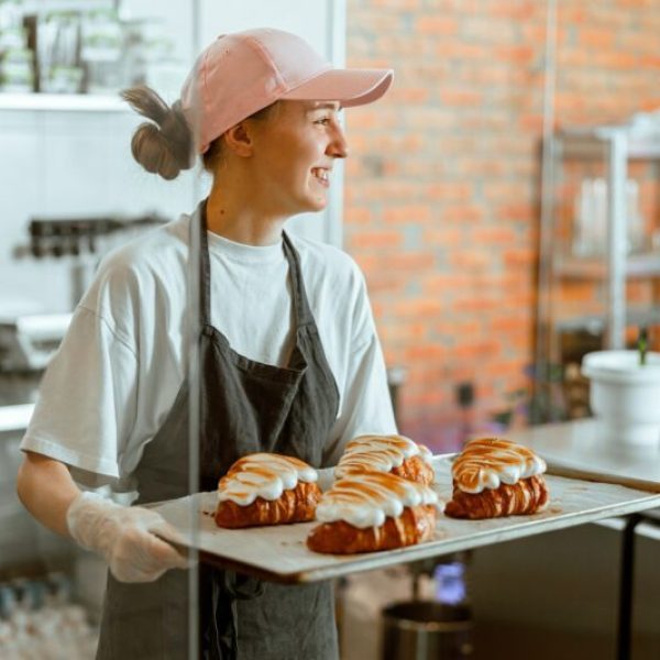 pretty-woman-baker-holds-beautiful-croissants-with-burnt-albumenous-cream-in-shop-e1665052809809-pvt7gvtwrlgutnhvja3n9t0i2q347qybv7duq0khgw