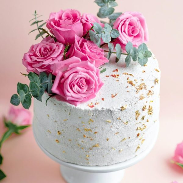 wedding-cake-with-deco-on-plate-e1665053064232-pvt7njir6ckz27tpnnpifmj1jz9pqkdvs5qo3kp3e8